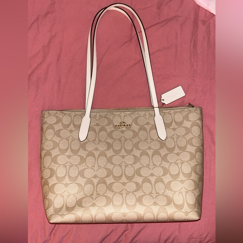 NEW NEVER USED Coach City Tote in Tan and White color